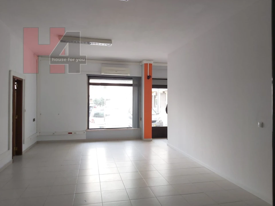 Loja para Venda em Sacavém e Prior Velho Foto 4