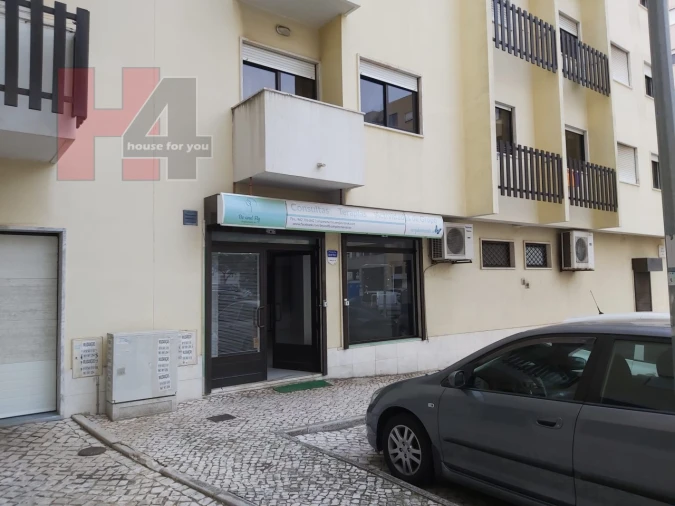 Loja para Venda em Sacavém e Prior Velho Foto 11