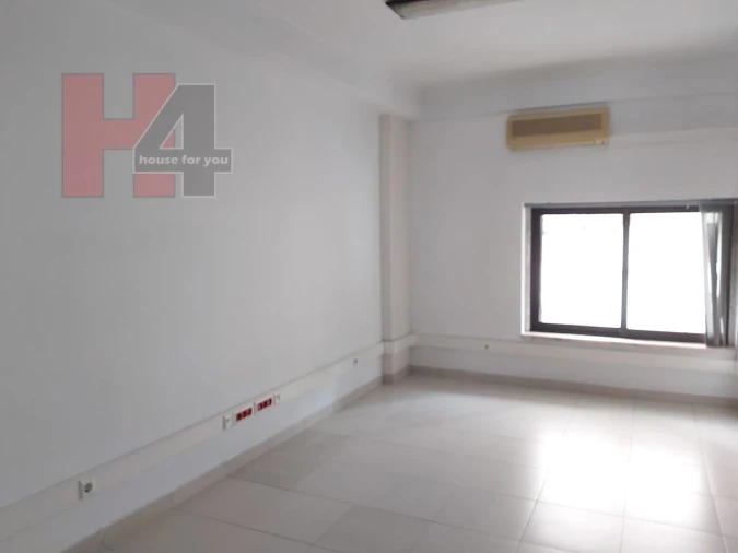 Loja para Venda em Sacavém e Prior Velho Foto 5