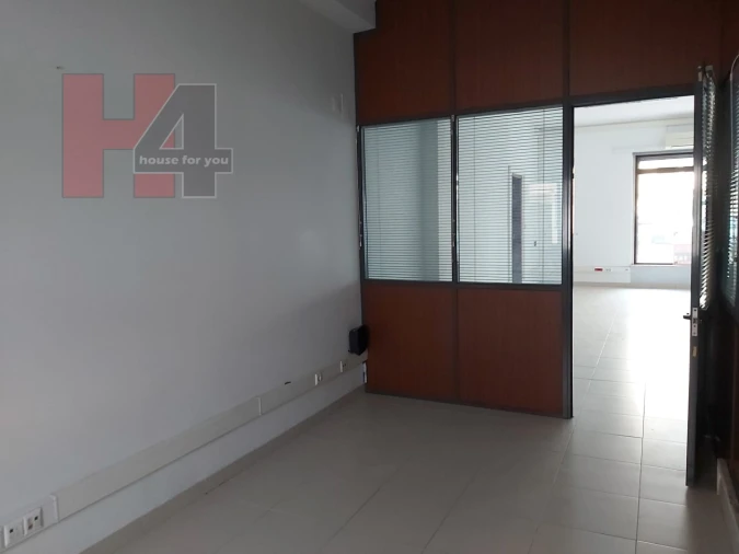 Loja para Venda em Sacavém e Prior Velho Foto 6