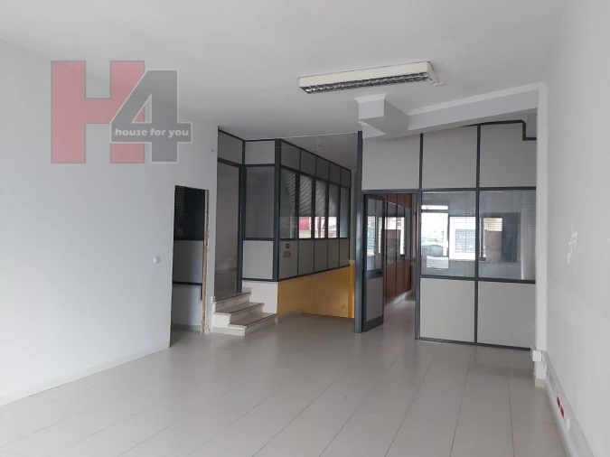 Loja para Venda em Sacavém e Prior Velho Foto 3