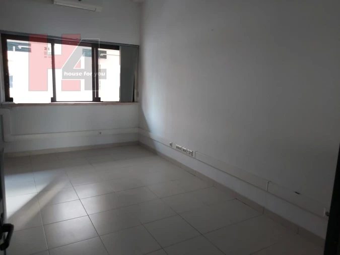 Loja para Venda em Sacavém e Prior Velho Foto 7