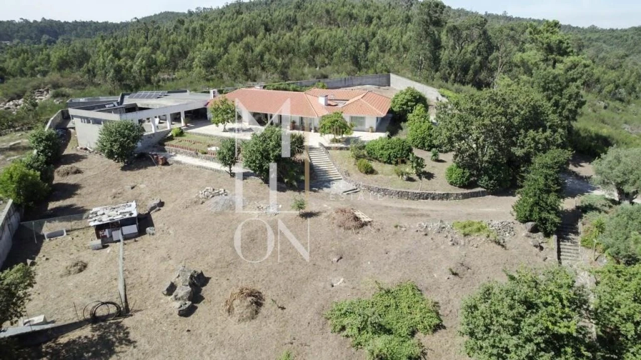 Moradia T5 para Venda em Eiriz Foto 1