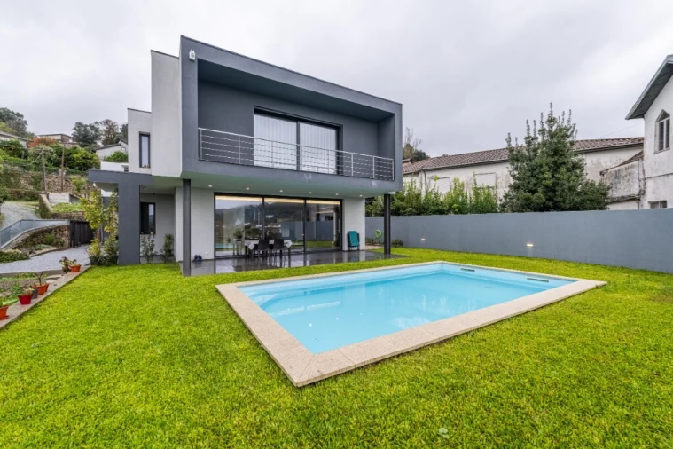 Moradia T3 para Venda em Caldelas, Sequeiros e Paranhos Foto 1