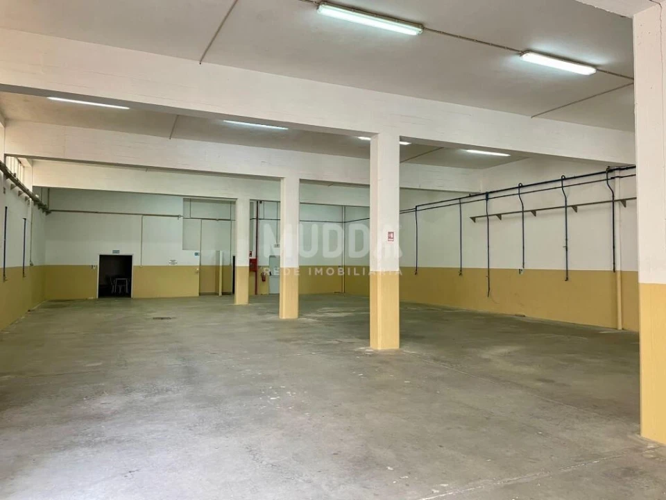 Armazém para Arrendamento em São João de Ver Foto 3