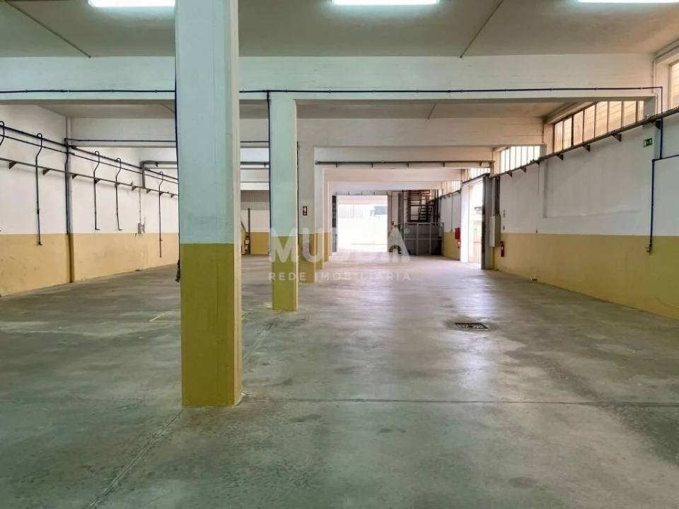 Armazém para Arrendamento em São João de Ver Foto 4