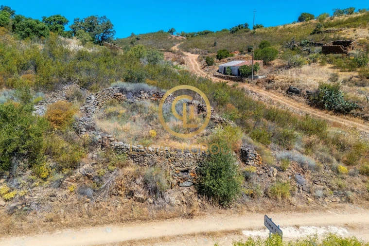 Quinta T0 para Venda em Cachopo