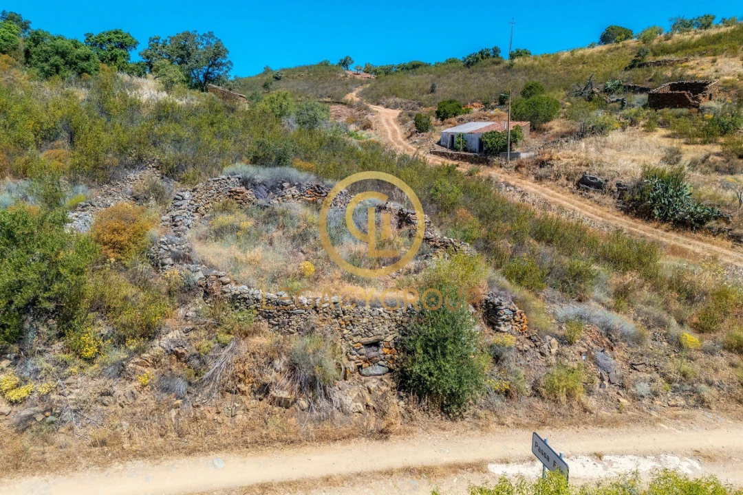 Quinta T0 para Venda em Cachopo Foto 1