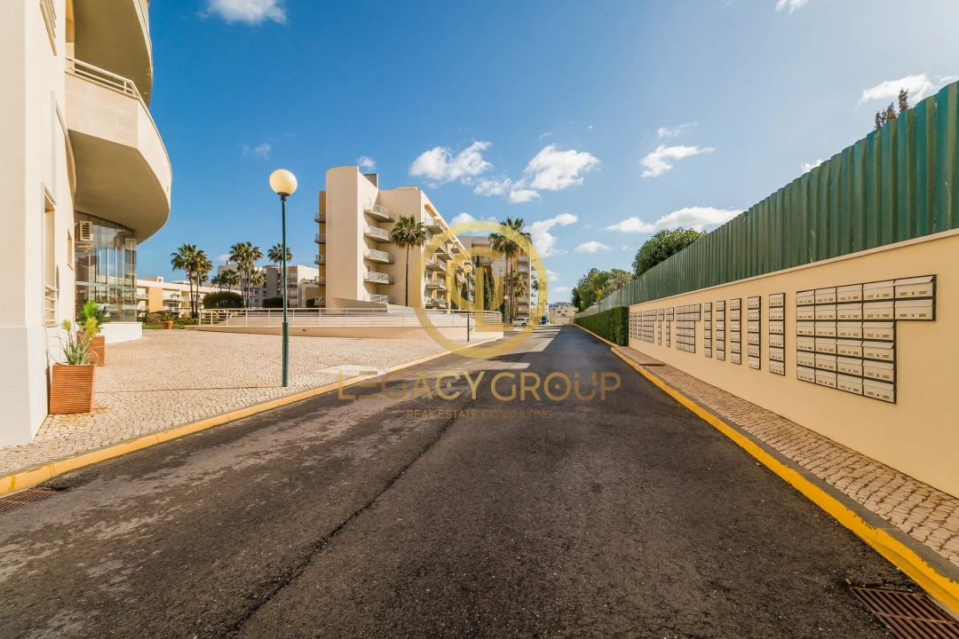 Apartamento T3 para Venda em Quarteira Foto 3