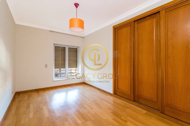 Apartamento T3 para Venda em Quarteira Foto 11