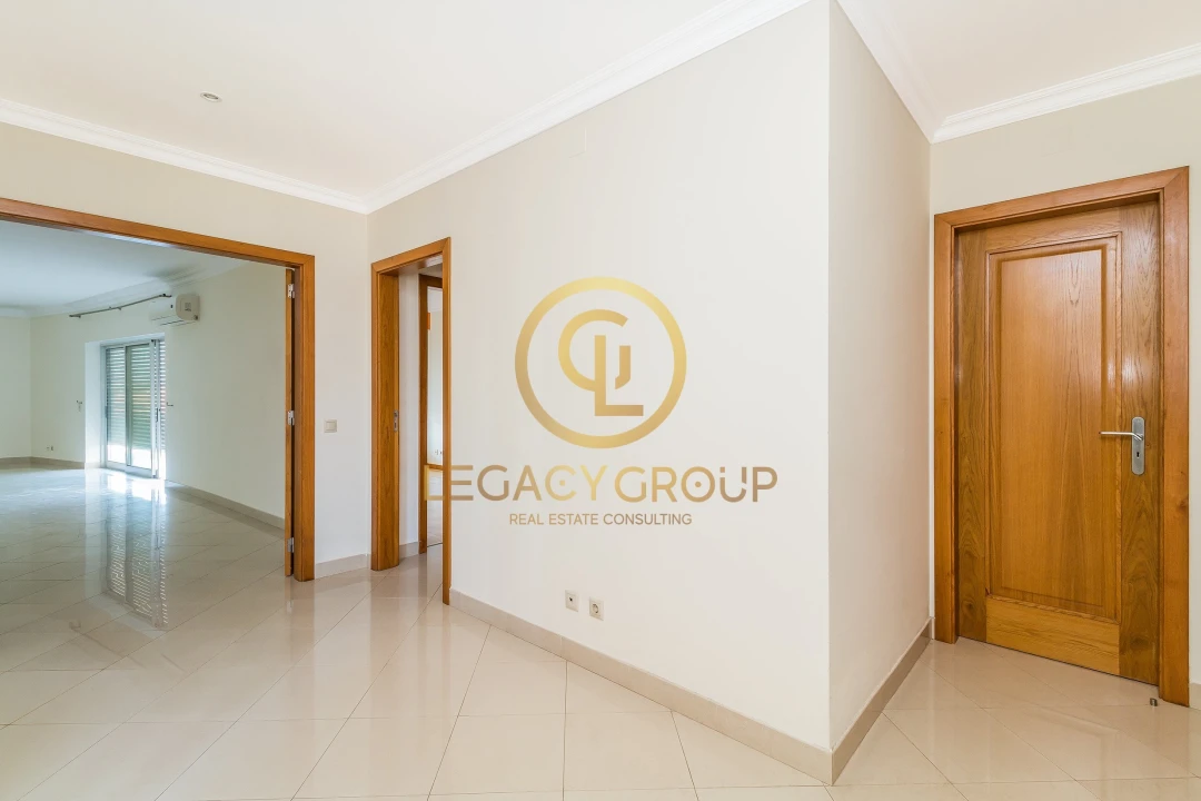 Apartamento T3 para Venda em Quarteira Foto 4