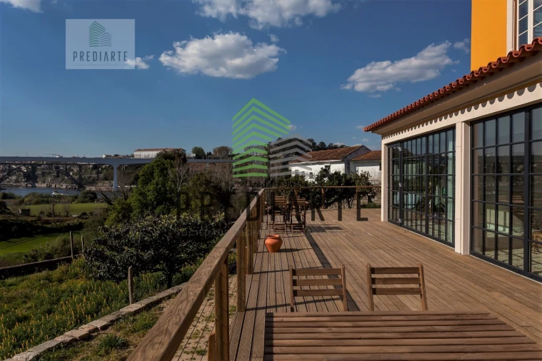 Quinta T6 para Venda em Oliveira do Douro Foto 1