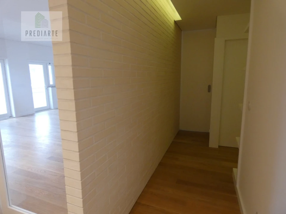 Apartamento T3 para Venda em Cedofeita, Santo Ildefonso, Sé, Miragaia, São Nicolau e Vitória Foto 4