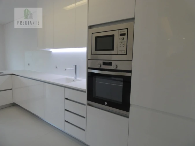 Apartamento T3 para Venda em Cedofeita, Santo Ildefonso, Sé, Miragaia, São Nicolau e Vitória Foto 2