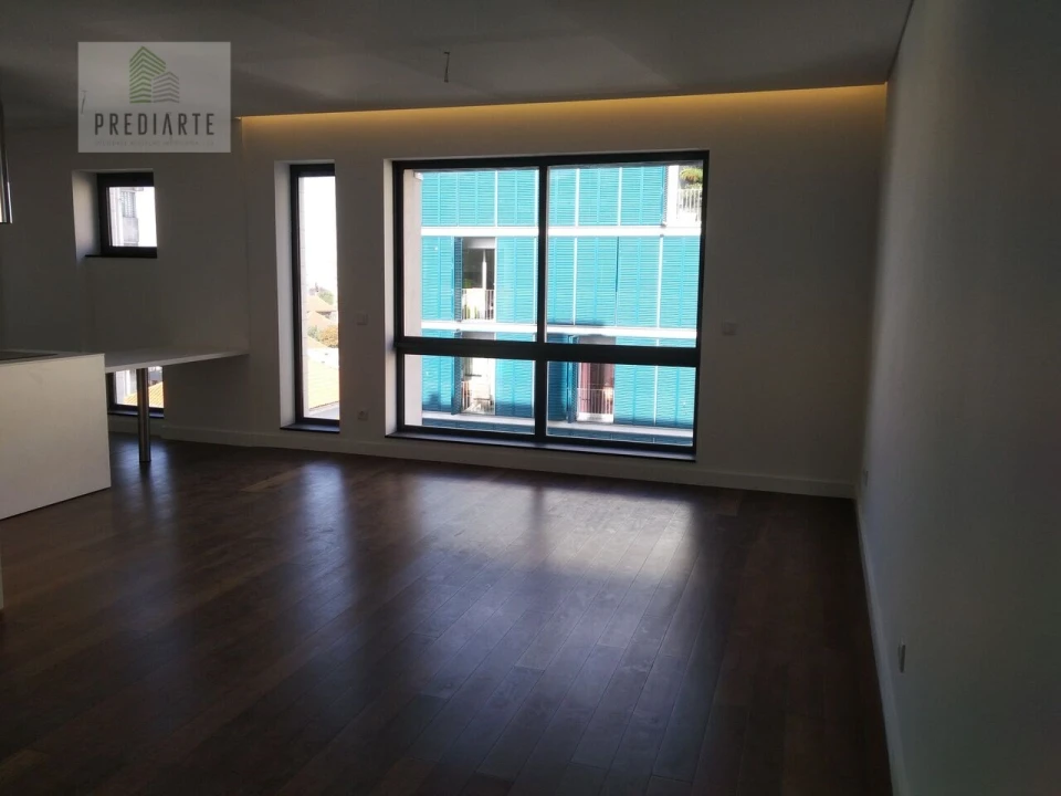 Apartamento T4 para Venda em Cedofeita, Santo Ildefonso, Sé, Miragaia, São Nicolau e Vitória Foto 1
