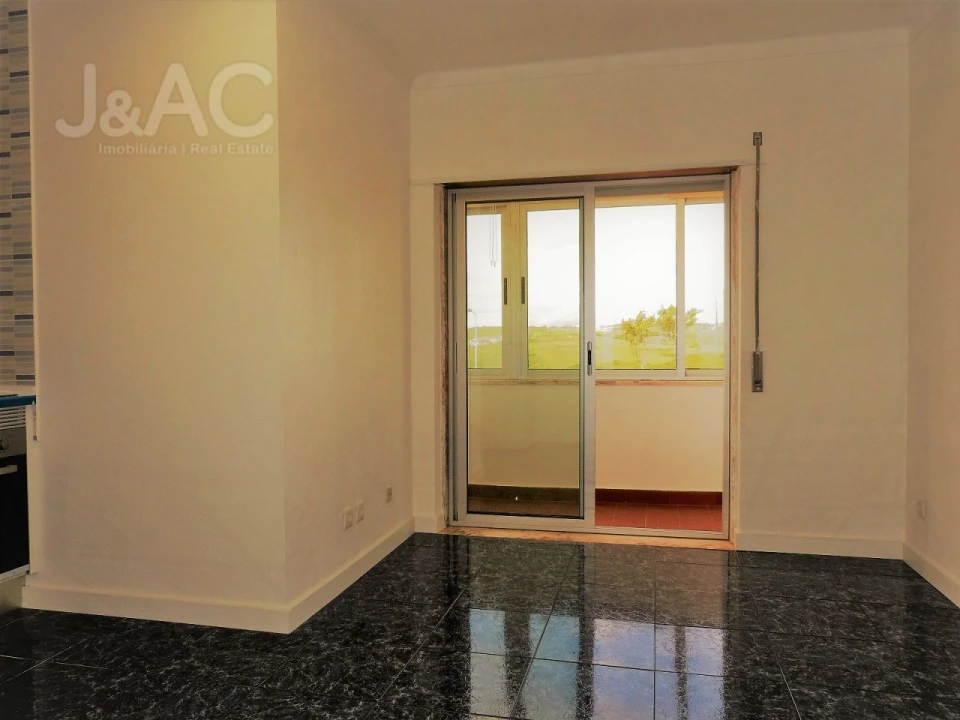 Apartamento T1 para Arrendamento em São Domingos de Rana Foto 2