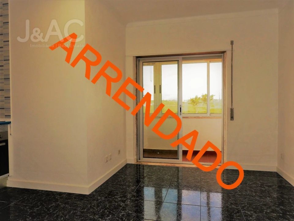 Apartamento T1 para Arrendamento em São Domingos de Rana Foto 1