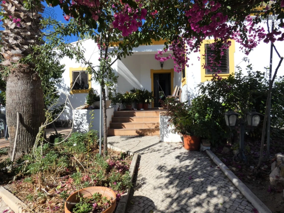 Moradia T4 para Venda em Albufeira e Olhos de Água Foto 1