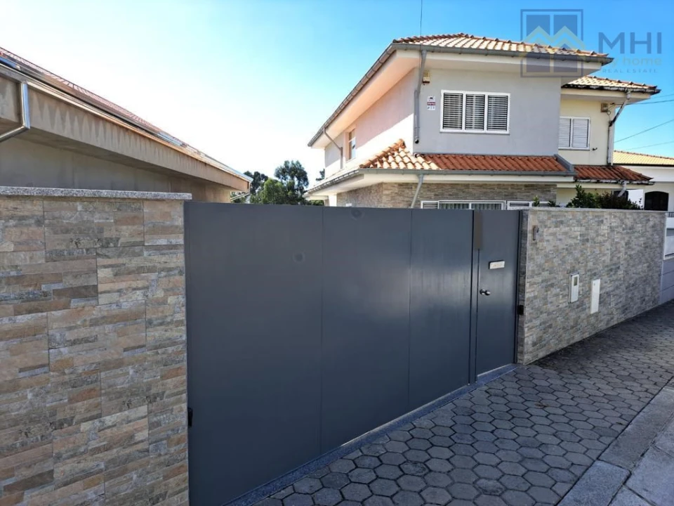 Moradia T2 para Venda em Madalena Foto 1