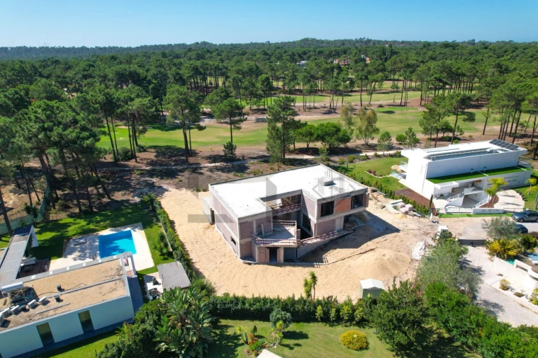 Moradia T5 para Venda em Charneca de Caparica e Sobreda Foto 1