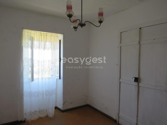 Moradia T3 para Venda em Remedios Foto 4