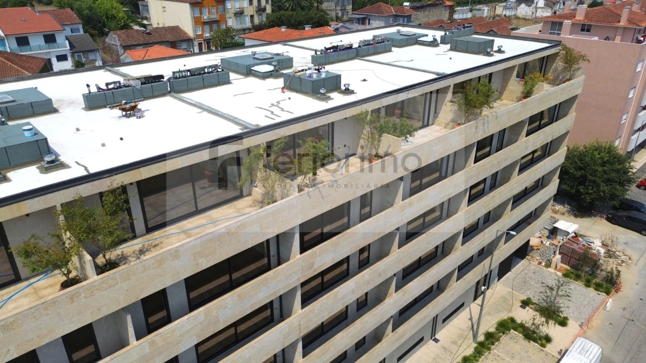 Apartamento T2 para Venda em Creixomil Foto 1