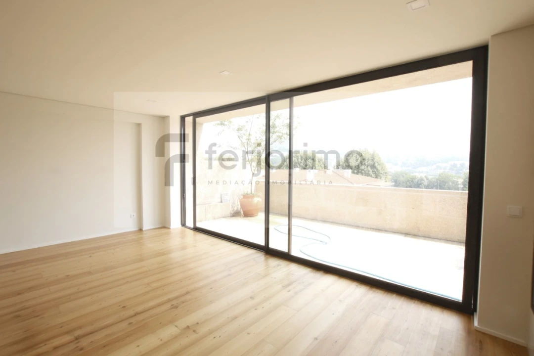 Apartamento T2 para Venda em Creixomil Foto 11