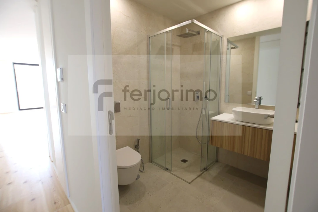 Apartamento T2 para Venda em Creixomil Foto 16