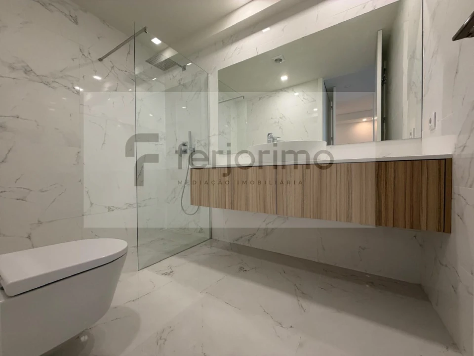 Apartamento T2 para Venda em Creixomil Foto 14