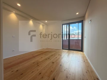 Apartamento T2 para Venda em Creixomil