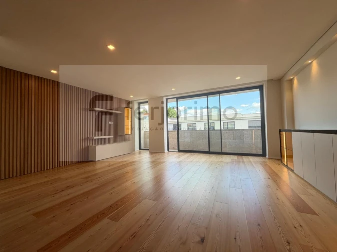Apartamento T2 para Venda em Creixomil Foto 2