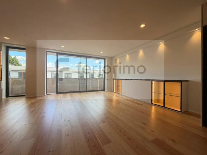 Apartamento T2 para Venda em Creixomil Foto 3