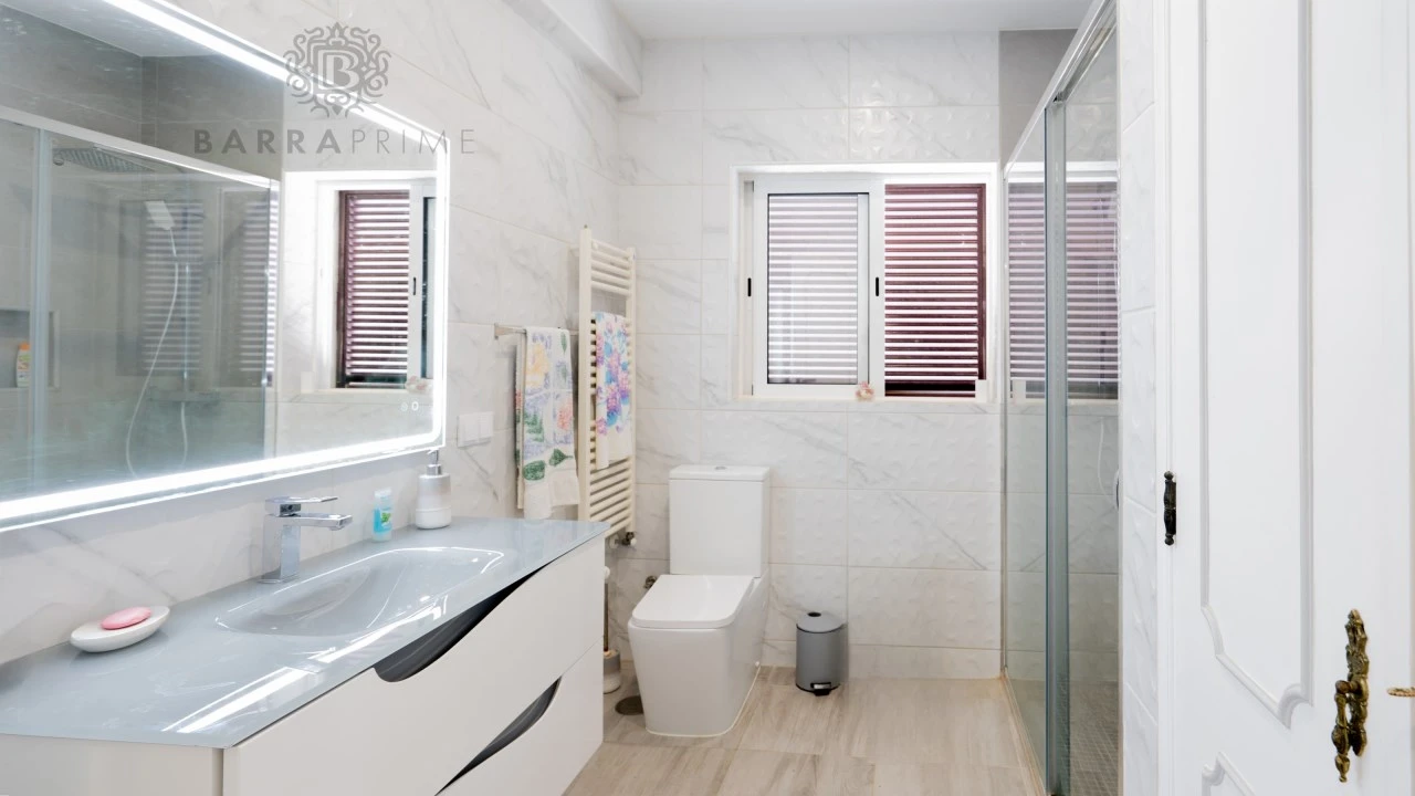 Moradia T4 para Venda em Santa Barbara de Nexe Foto 23