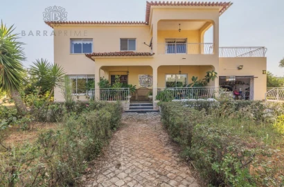 Moradia T4 para Venda em Santa Barbara de Nexe