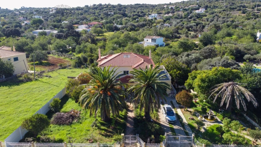 Moradia T4 para Venda em Santa Barbara de Nexe Foto 4