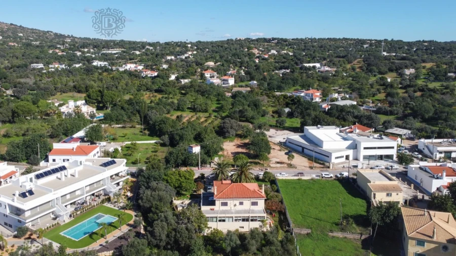 Moradia T4 para Venda em Santa Barbara de Nexe Foto 13