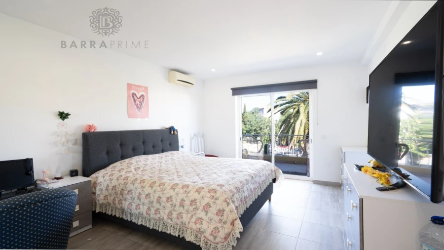 Moradia T4 para Venda em Santa Barbara de Nexe Foto 26