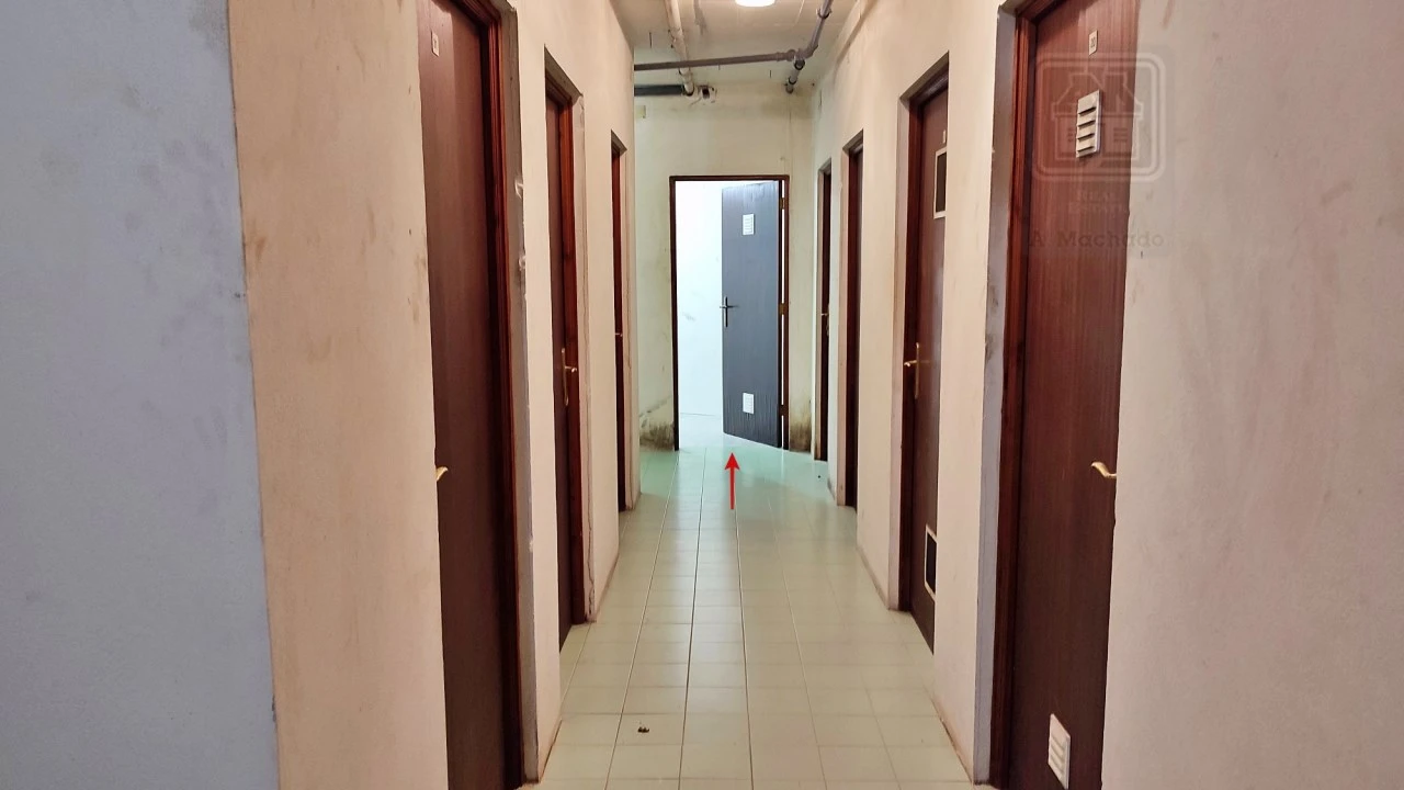 Armazém para Venda em Ponta Delgada (São José) Foto 6