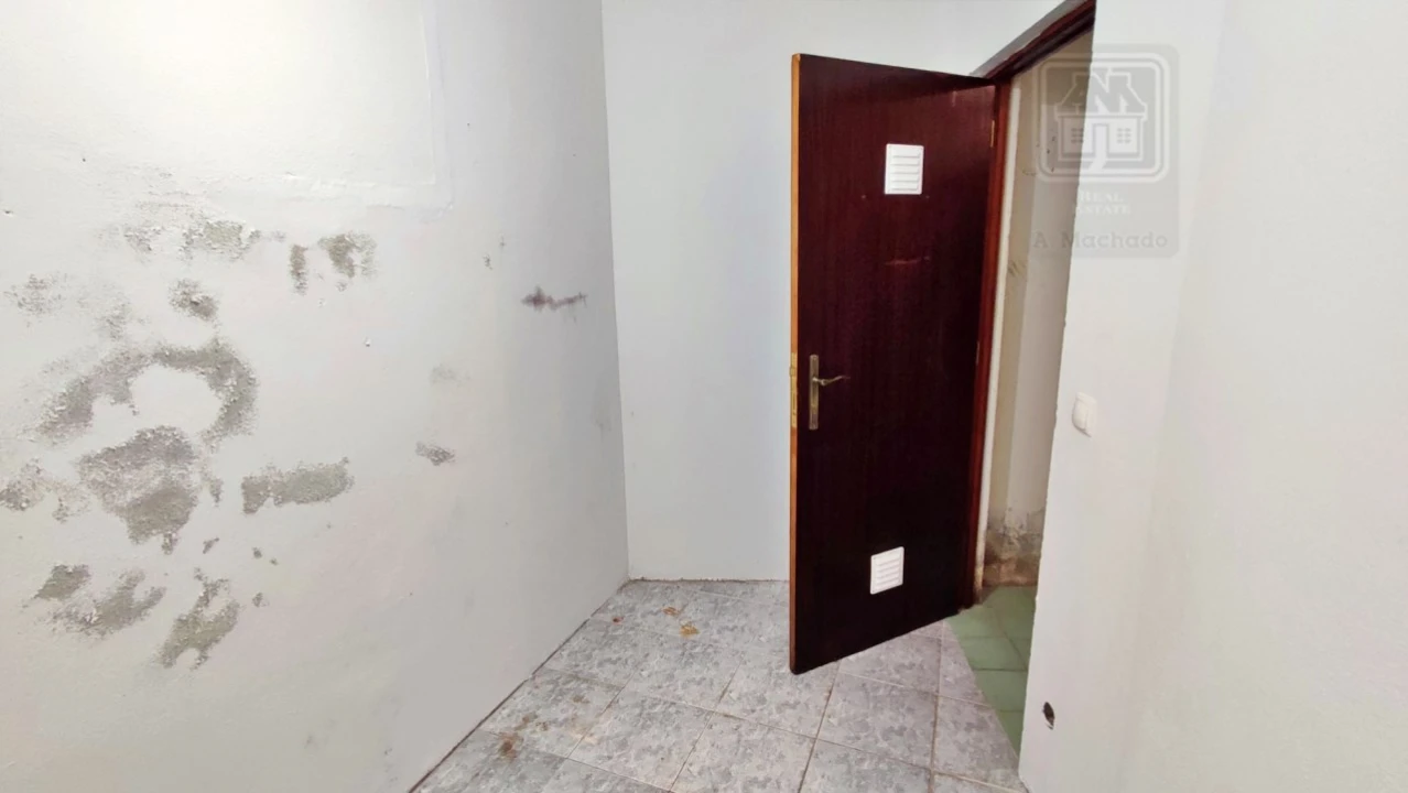 Armazém para Venda em Ponta Delgada (São José) Foto 12