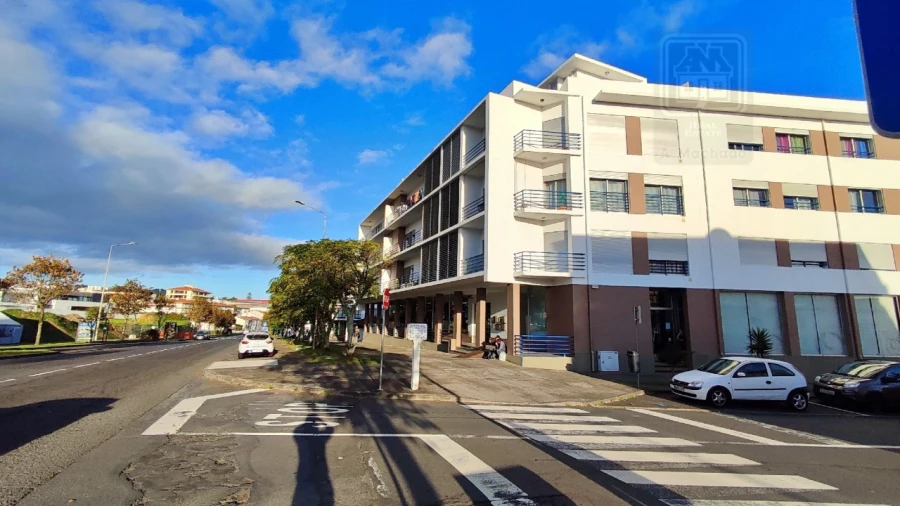 Armazém para Venda em Ponta Delgada (São José)