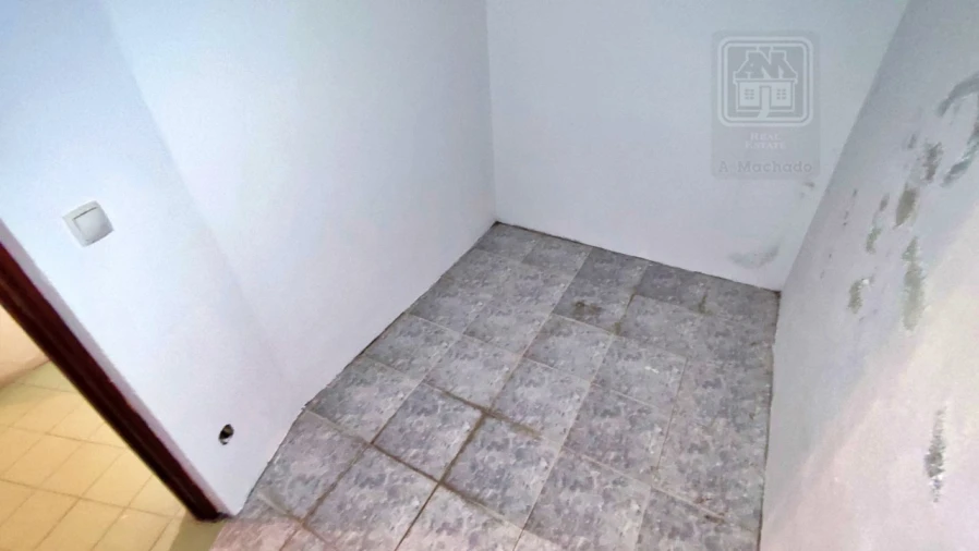 Armazém para Venda em Ponta Delgada (São José) Foto 9