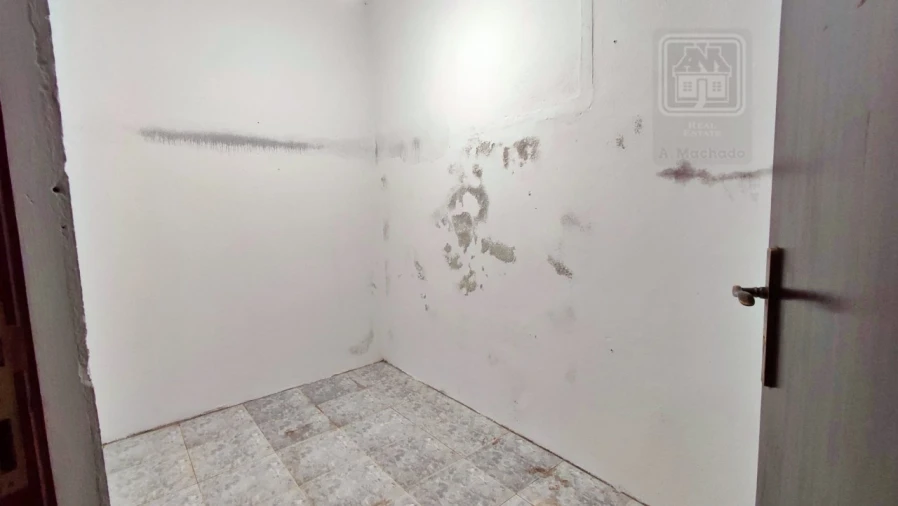 Armazém para Venda em Ponta Delgada (São José) Foto 10