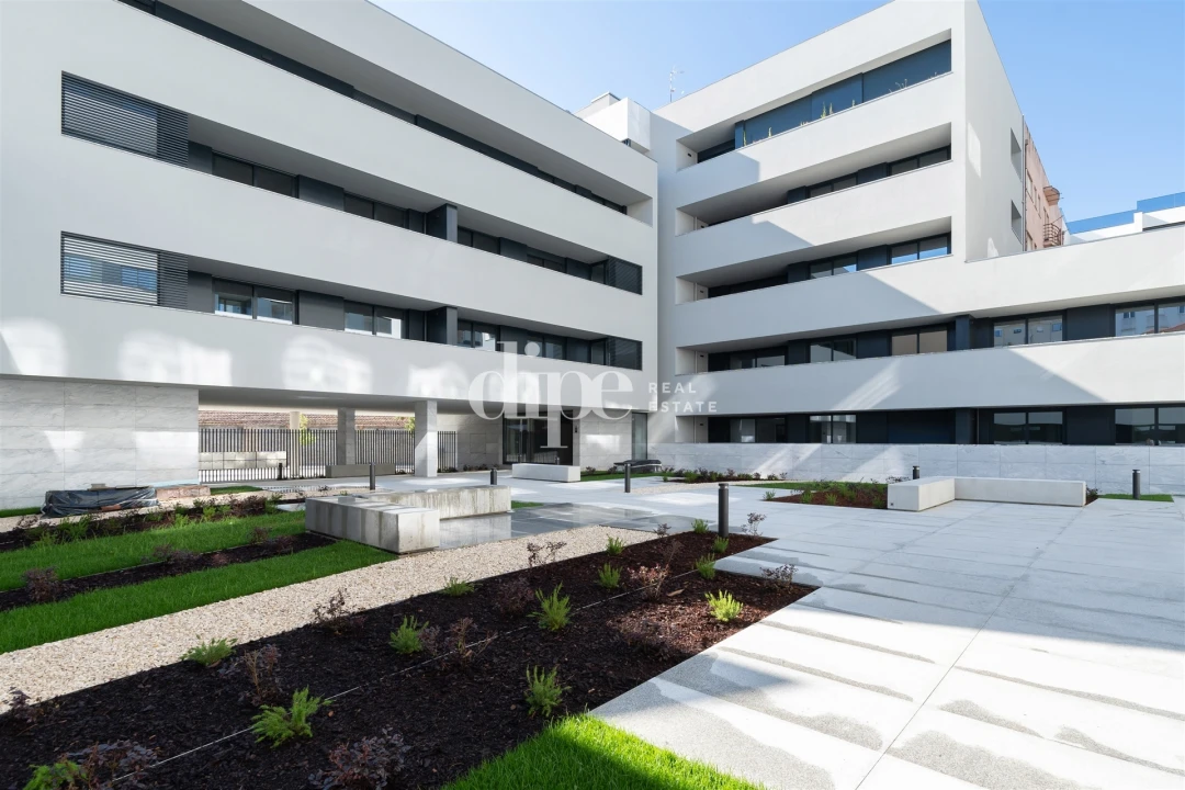 Apartamento T1 para Arrendamento em Oliveira, São Paio e São Sebastião Foto 1