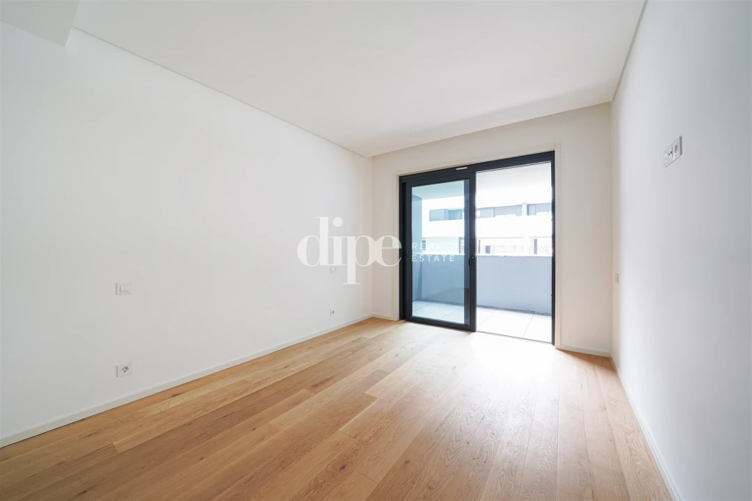 Apartamento T1 para Arrendamento em Oliveira, São Paio e São Sebastião Foto 9