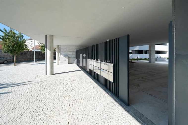 Apartamento T1 para Arrendamento em Oliveira, São Paio e São Sebastião Foto 19