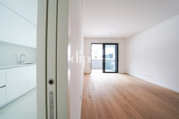 Apartamento T1 para Arrendamento em Oliveira, São Paio e São Sebastião Foto 5