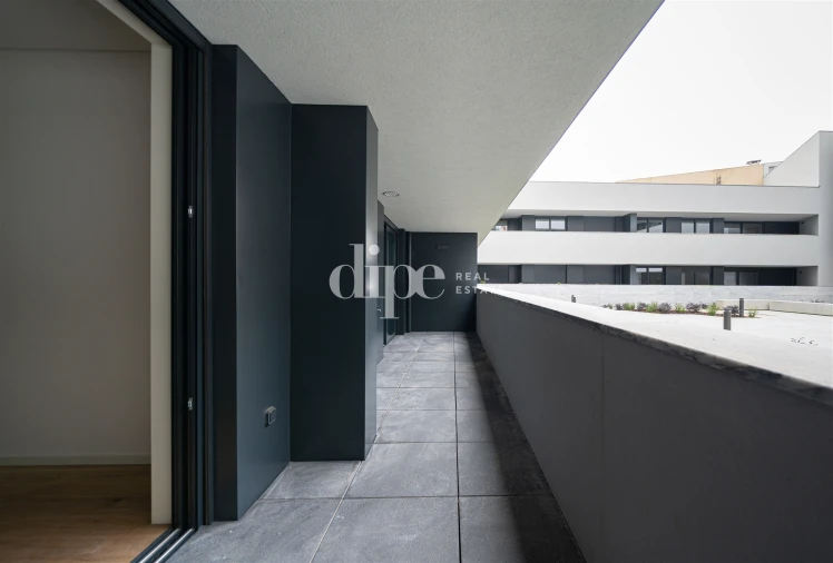 Apartamento T1 para Arrendamento em Oliveira, São Paio e São Sebastião Foto 3