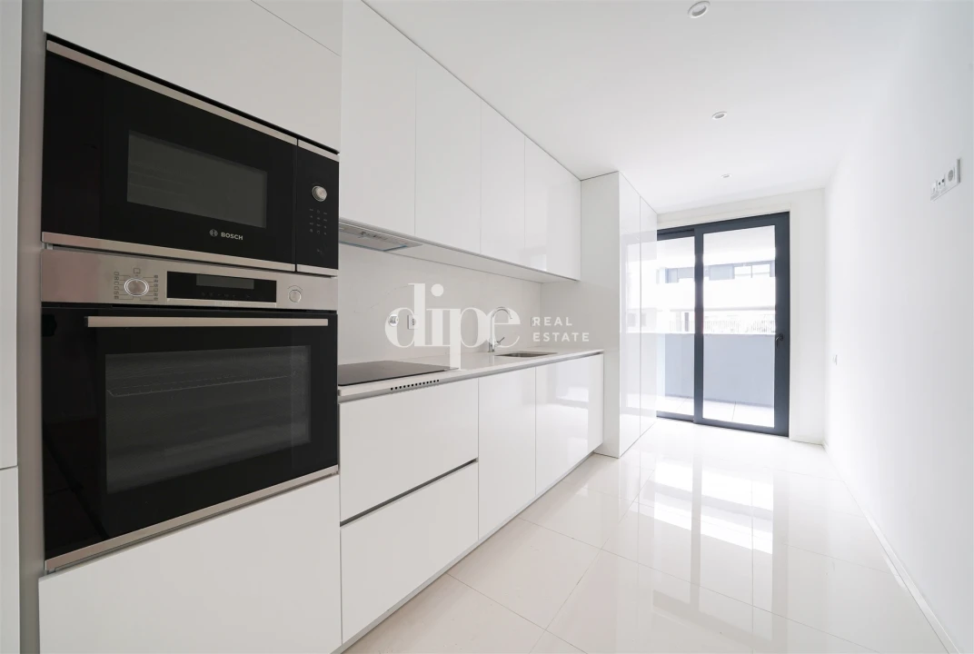 Apartamento T1 para Arrendamento em Oliveira, São Paio e São Sebastião Foto 7