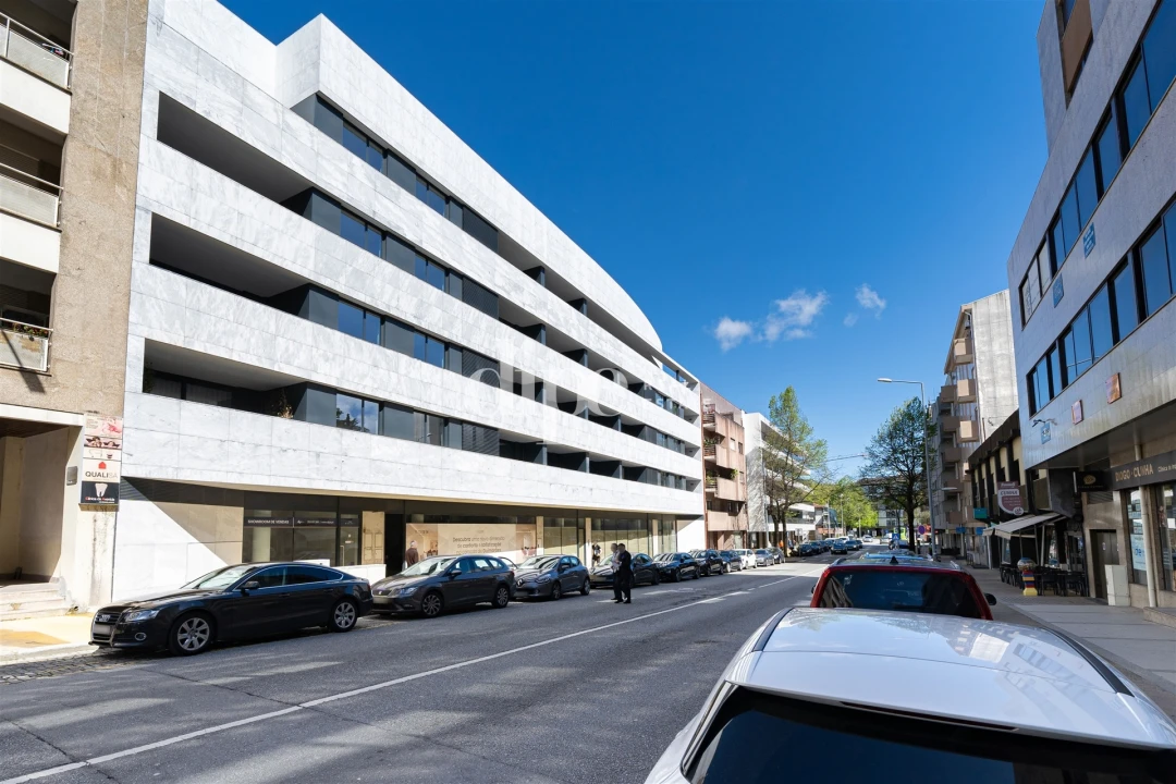 Apartamento T1 para Arrendamento em Oliveira, São Paio e São Sebastião Foto 2