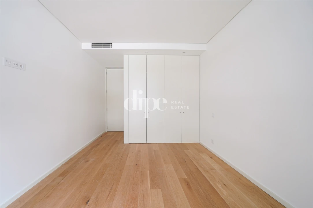 Apartamento T1 para Arrendamento em Oliveira, São Paio e São Sebastião Foto 10